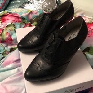 Heel oxford booties